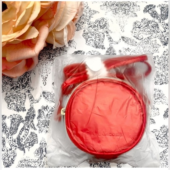 MARC JACOBS Mini 4" Red Patent Leather Crossbody Round Circle Canteen Bag NWT - Picture 9 of 12
